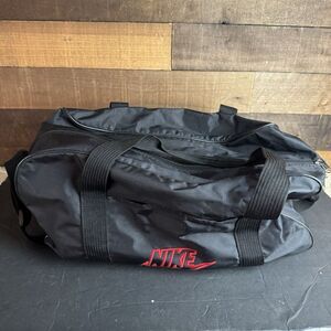 NIKE Vintage Canvas Red Black Duffle Overnight Training Bag‎ Adjustable Strap